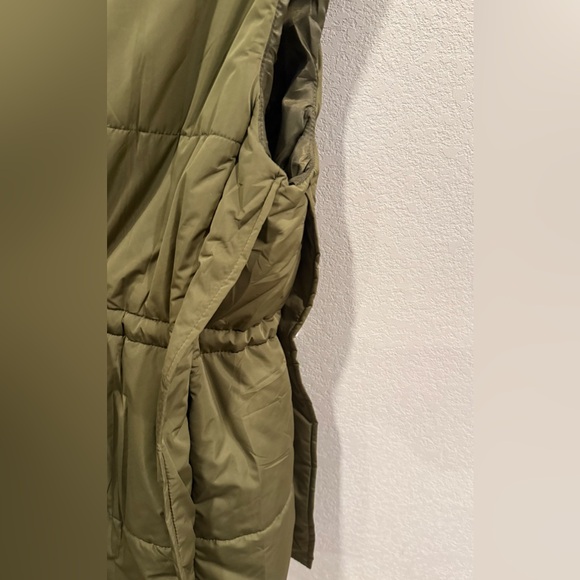 Olive Green Puffer Vest - Picture 6 of 8